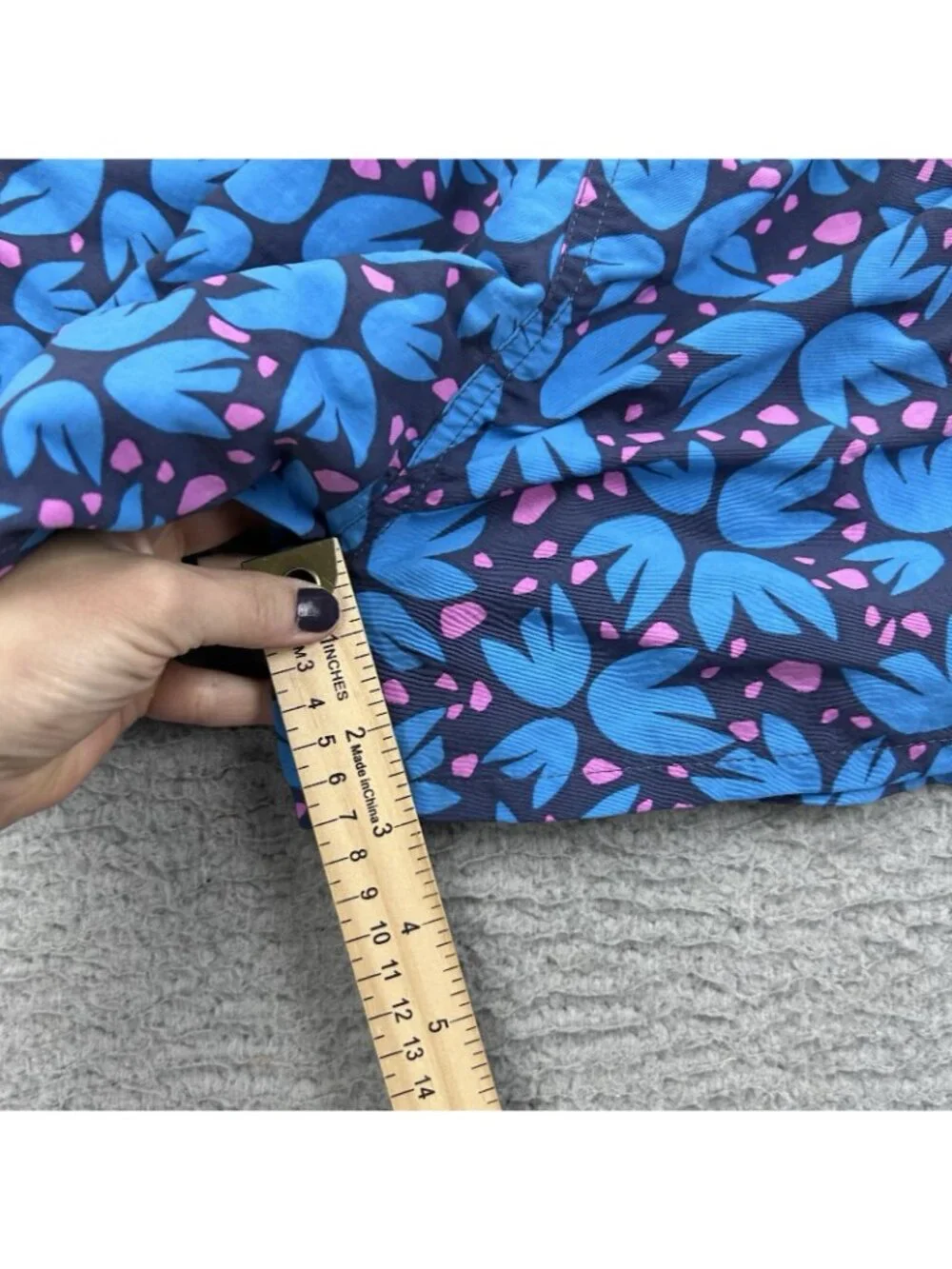 Patagonia Barely Baggies Women’s Shorts Size Small Blue Floral Pattern